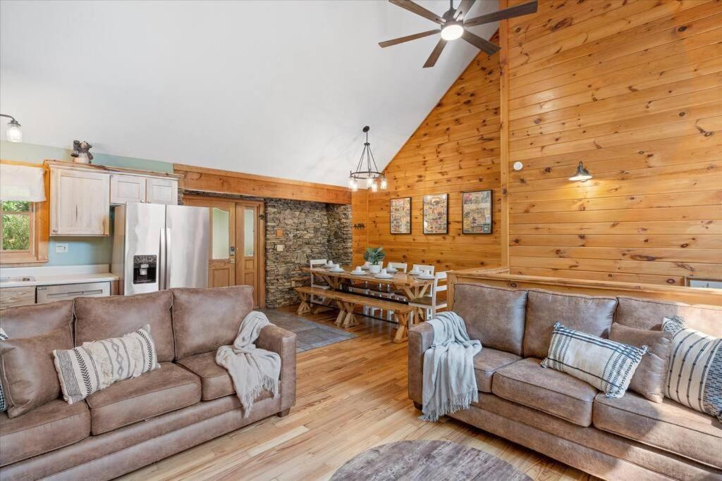 1 Min To The Parkway Spacious Cabin W 3 Suites And Extra Bedroom! Pigeon Forge Buitenkant foto