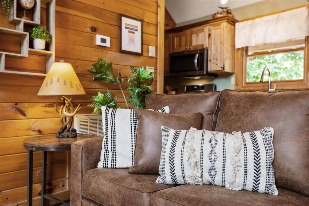 1 Min To The Parkway Spacious Cabin W 3 Suites And Extra Bedroom! Pigeon Forge Buitenkant foto